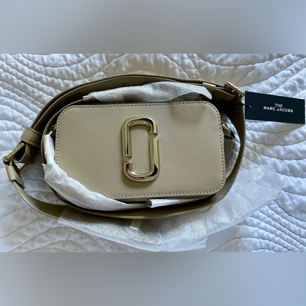 Marc Jacobs The Snapshot bag in color Khaki.